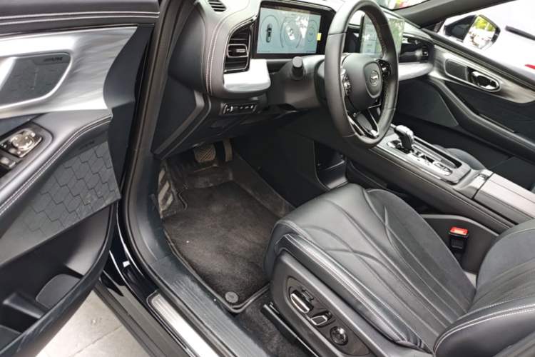 Used GAC Trumpchi ES9 2024 PHEV with 143 km Max Driver Seat