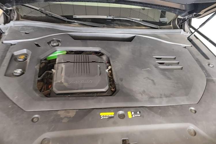 Used GAC Trumpchi ES9 2024 PHEV with 143 km Max Engine Bay