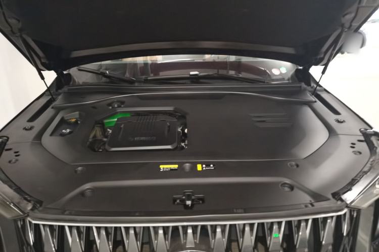 Used GAC Trumpchi ES9 2024 PHEV with 143 km Max Engine Bay