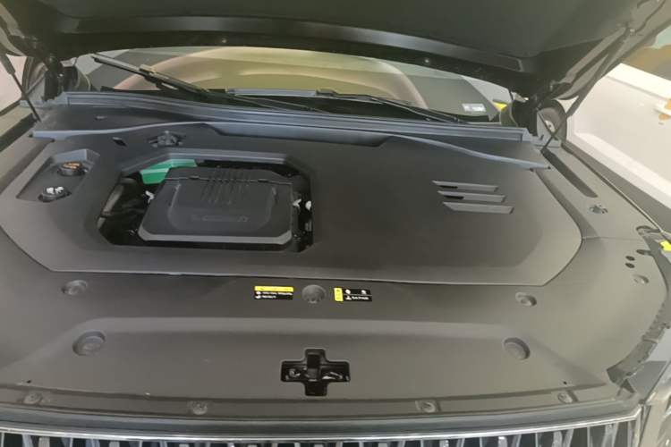 Used GAC Trumpchi ES9 2024 PHEV with 143 km Max Engine Bay