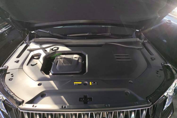Used GAC Trumpchi ES9 2024 PHEV with 143 km Max Engine Bay