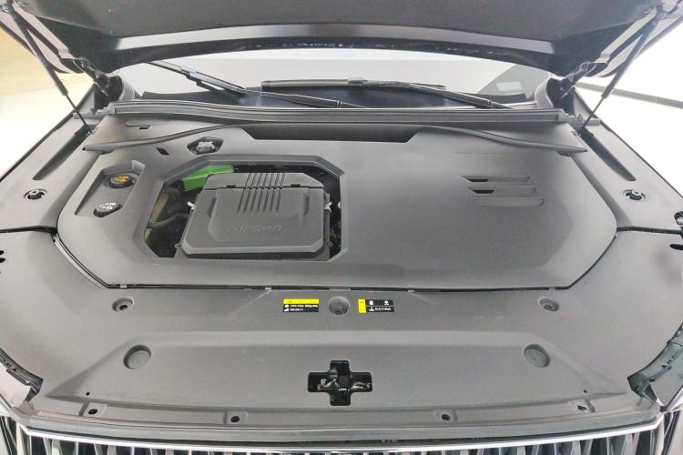 Used GAC Trumpchi ES9 2024 PHEV with 143 km Max Engine Bay