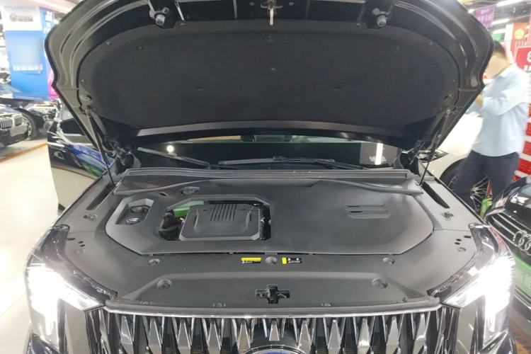 Used GAC Trumpchi ES9 2024 PHEV with 143 km Max Engine Bay