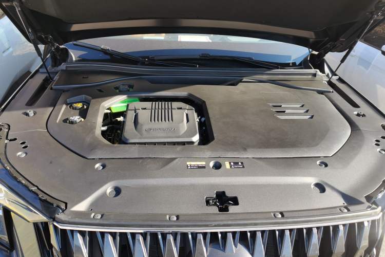 Used GAC Trumpchi ES9 2024 PHEV with 143 km Max Engine Bay