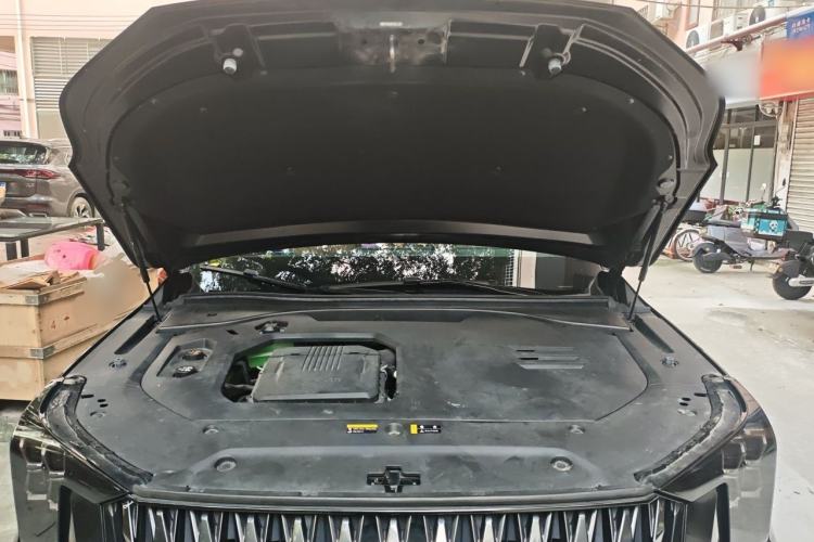 Used GAC Trumpchi ES9 2024 PHEV with 143 km Max Engine Bay