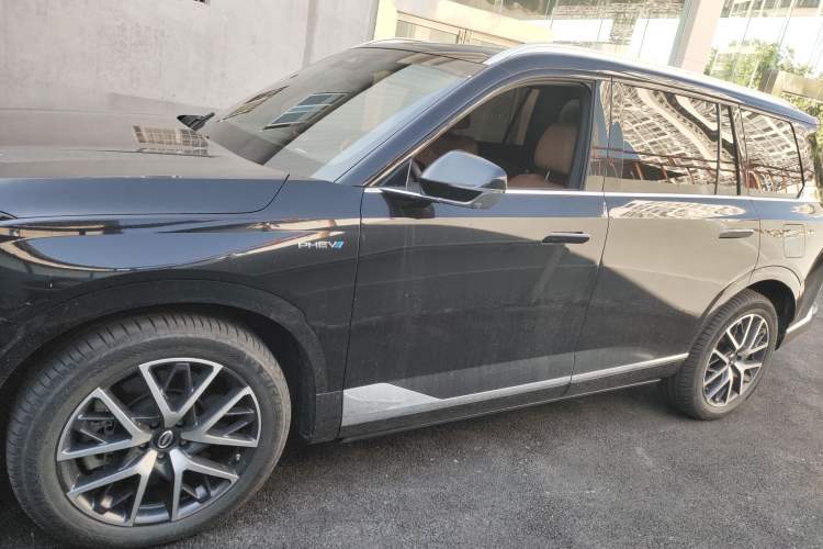 Used GAC Trumpchi ES9 2024 PHEV with 143 km Max Exterior 3