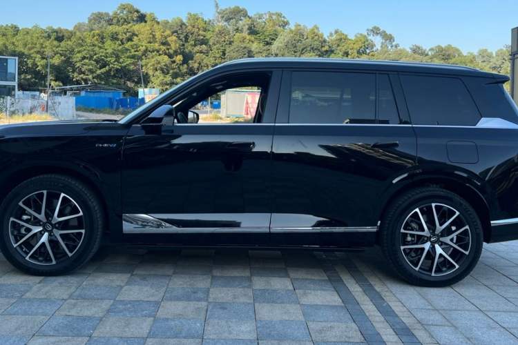 Used GAC Trumpchi ES9 2024 PHEV with 143 km Max Exterior 3