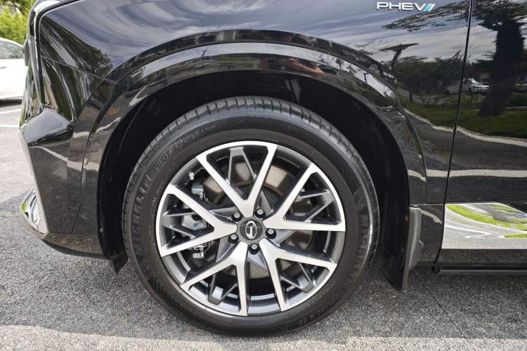 Used GAC Trumpchi ES9 2024 PHEV with 143 km Max Exterior 4