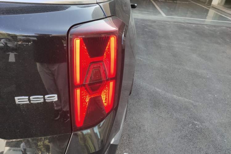 Used GAC Trumpchi ES9 2024 PHEV with 143 km Max Exterior 6
