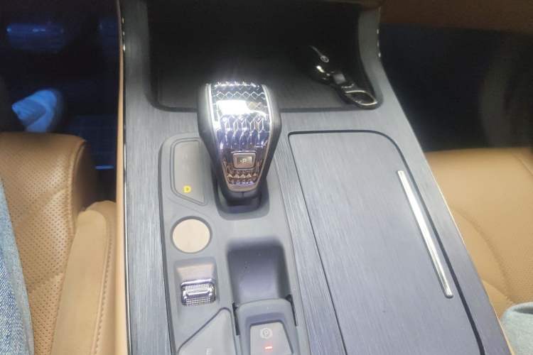 Used GAC Trumpchi ES9 2024 PHEV with 143 km Max Gear Lever