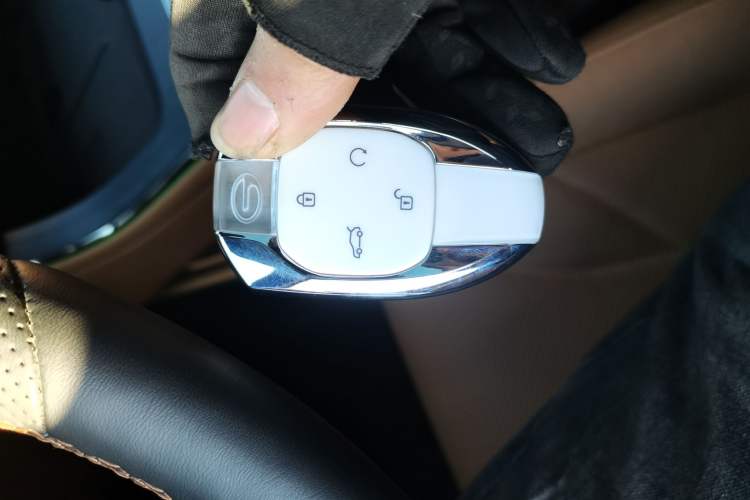 Used GAC Trumpchi ES9 2024 PHEV with 143 km Max Interior 1