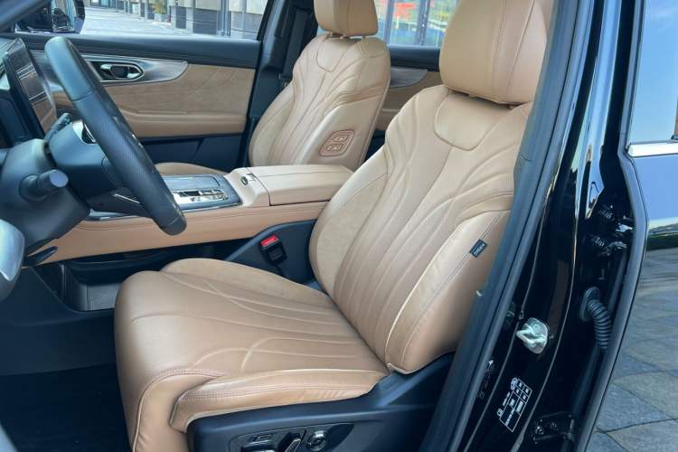 Used GAC Trumpchi ES9 2024 PHEV with 143 km Max Interior 2