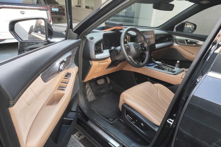 Used GAC Trumpchi ES9 2024 PHEV with 143 km Max Interior 3