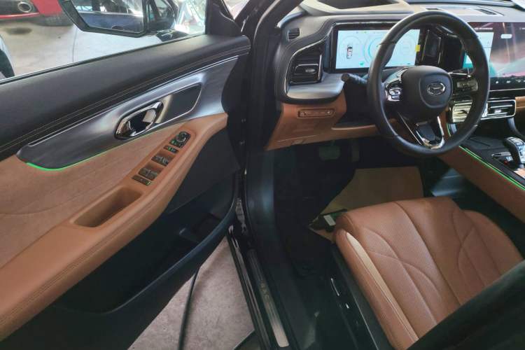 Used GAC Trumpchi ES9 2024 PHEV with 143 km Max Interior 3