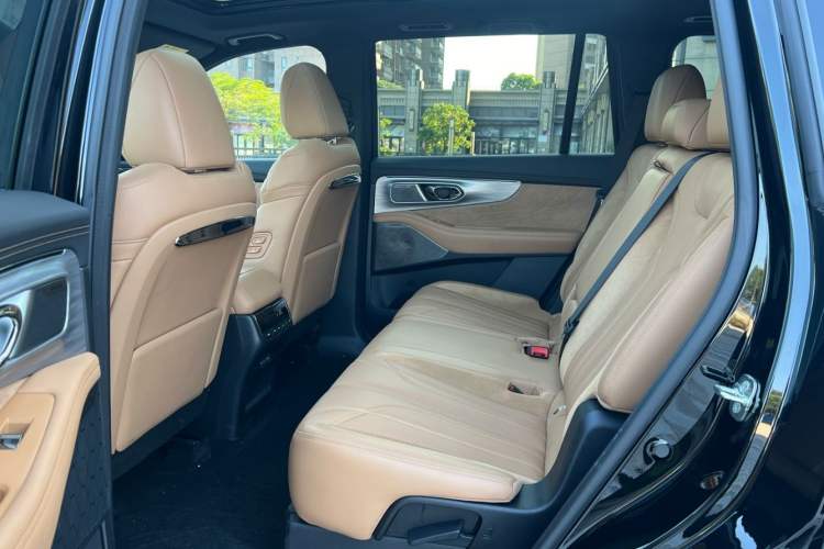 Used GAC Trumpchi ES9 2024 PHEV with 143 km Max Interior 3