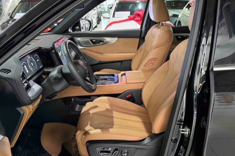 Used GAC Trumpchi ES9 2024 PHEV with 143 km Max Interior 3