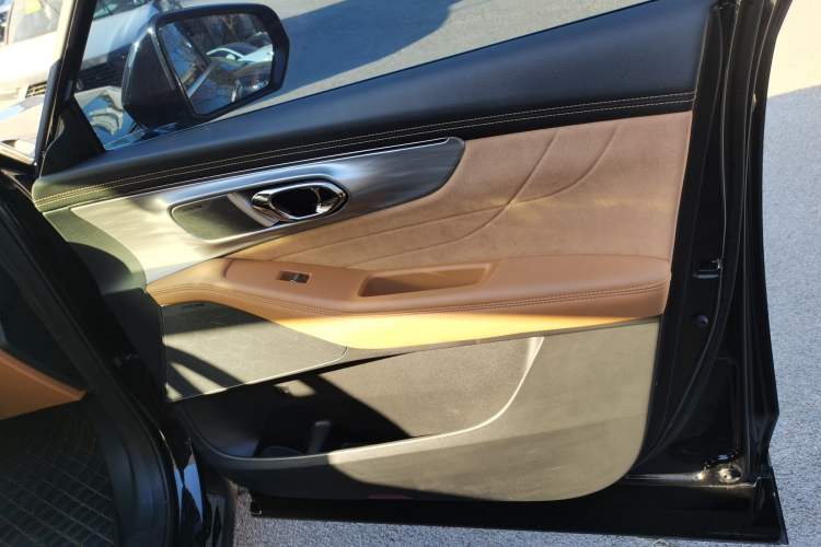 Used GAC Trumpchi ES9 2024 PHEV with 143 km Max Interior 5