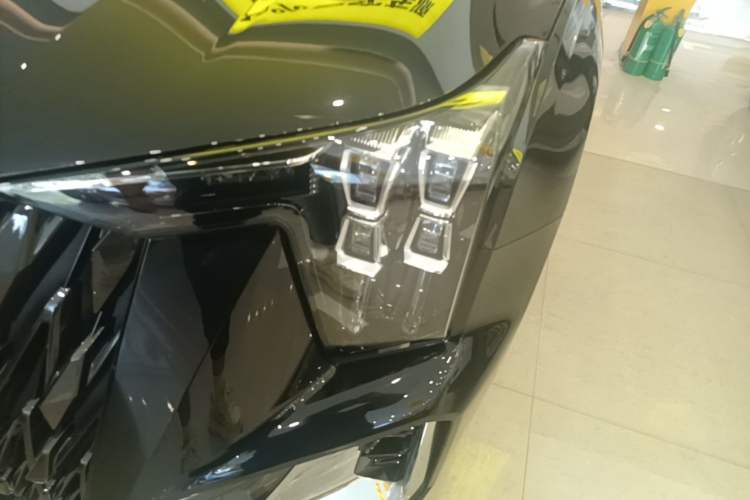 Used GAC Trumpchi ES9 2024 PHEV with 143 km Max Left Front Headlight