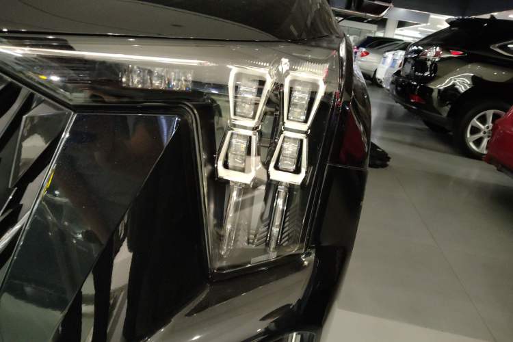 Used GAC Trumpchi ES9 2024 PHEV with 143 km Max Left Front Headlight
