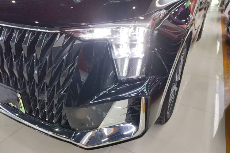 Used GAC Trumpchi ES9 2024 PHEV with 143 km Max Left Front Headlight