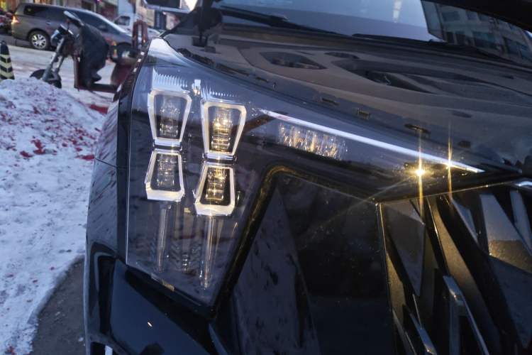 Used GAC Trumpchi ES9 2024 PHEV with 143 km Max Right Front Headlight