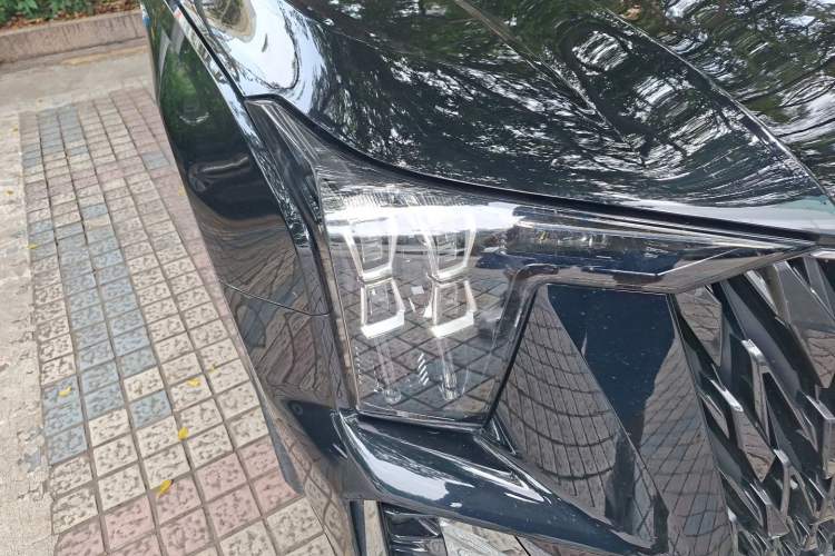 Used GAC Trumpchi ES9 2024 PHEV with 143 km Max Right Front Headlight