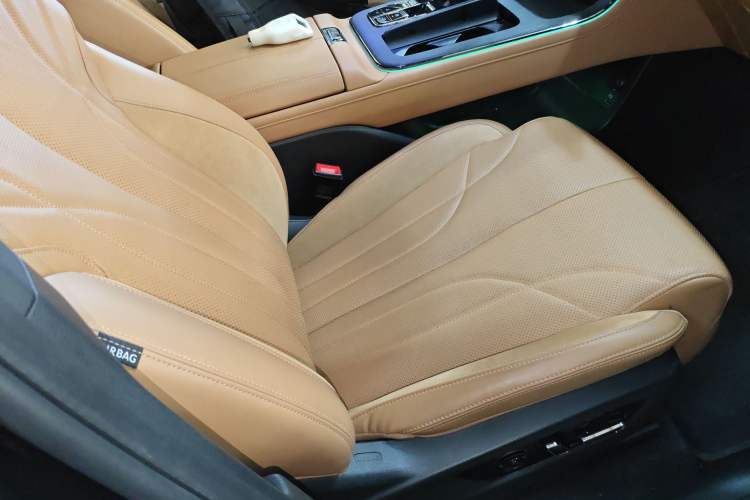 Used GAC Trumpchi ES9 2024 PHEV with 143 km Max Right Front Seat