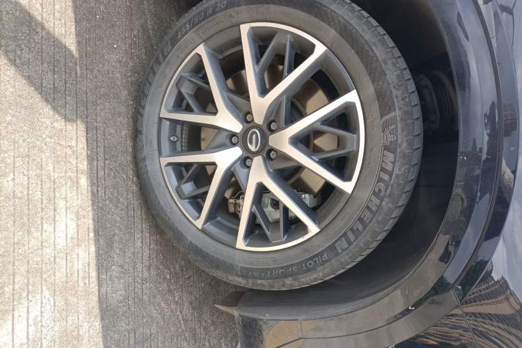 Used GAC Trumpchi ES9 2024 PHEV with 143 km Max Right Front Wheel Hub