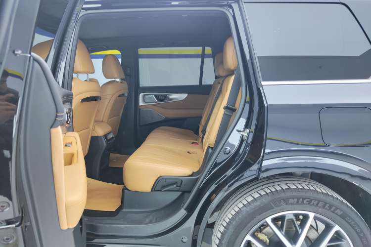 Used GAC Trumpchi ES9 2024 PHEV with 143 km Max Right Rear Seat