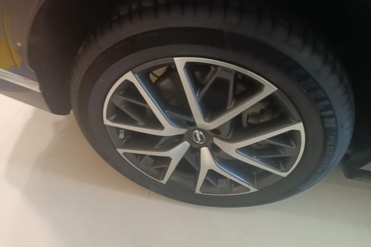 Used GAC Trumpchi ES9 2024 PHEV with 143 km Max Right Rear Wheel Hub