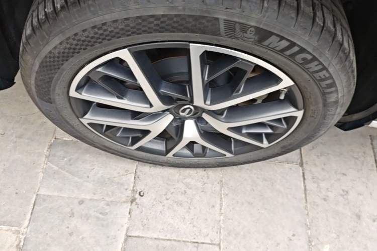 Used GAC Trumpchi ES9 2024 PHEV with 143 km Max Right Rear Wheel Hub