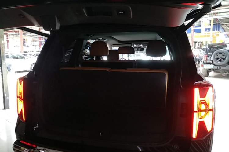 Used GAC Trumpchi ES9 2024 PHEV with 143 km Max Trunk