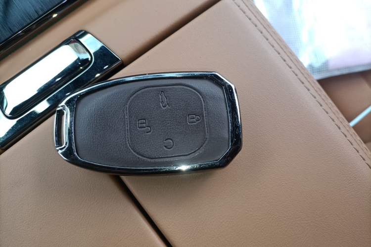 Used GAC Trumpchi ES9 2024 PHEV with 143 km Max Vehicle Key