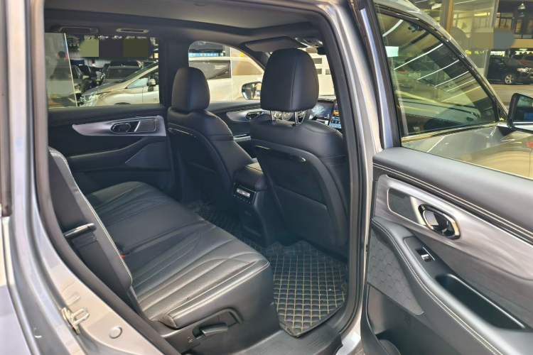 Used GAC Trumpchi ES9 2024 PHEV with 143 km Max Interior 3