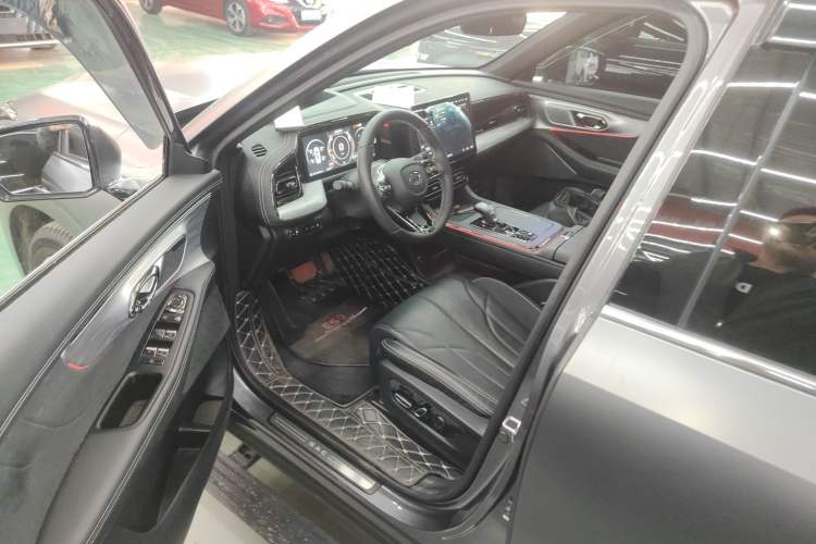 Used GAC Trumpchi ES9 2024 PHEV with 143 km Max Interior 3
