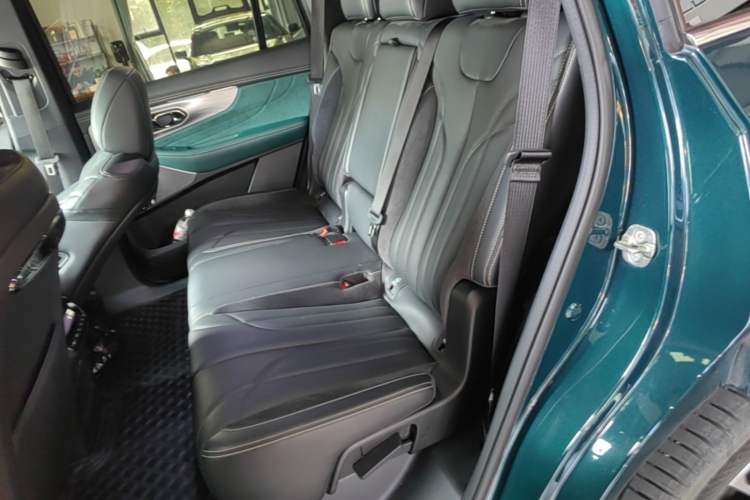 Used GAC Trumpchi ES9 2024 PHEV with 143 km Max Left Rear Seat