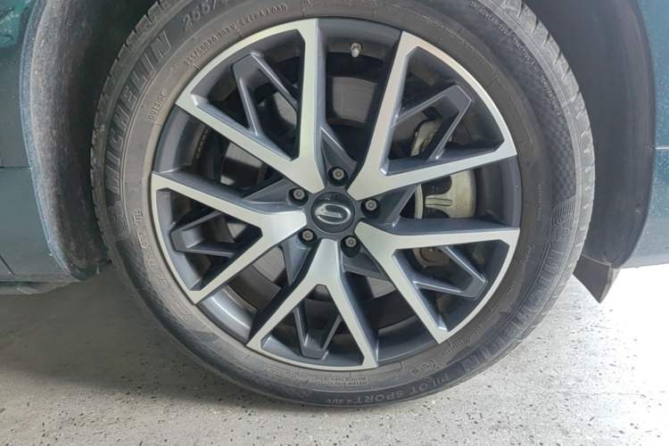Used GAC Trumpchi ES9 2024 PHEV with 143 km Max Right Front Wheel Hub