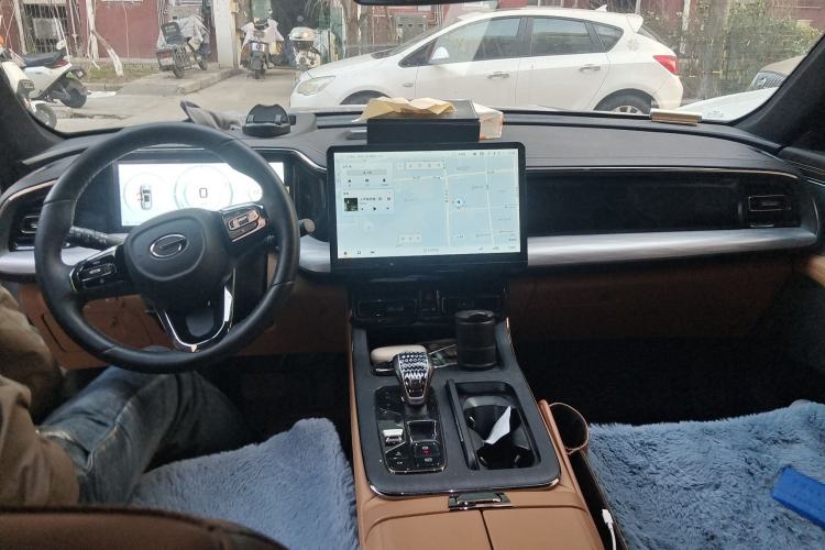 Used GAC Trumpchi ES9 2024 PHEV with 143 km Max Center Console