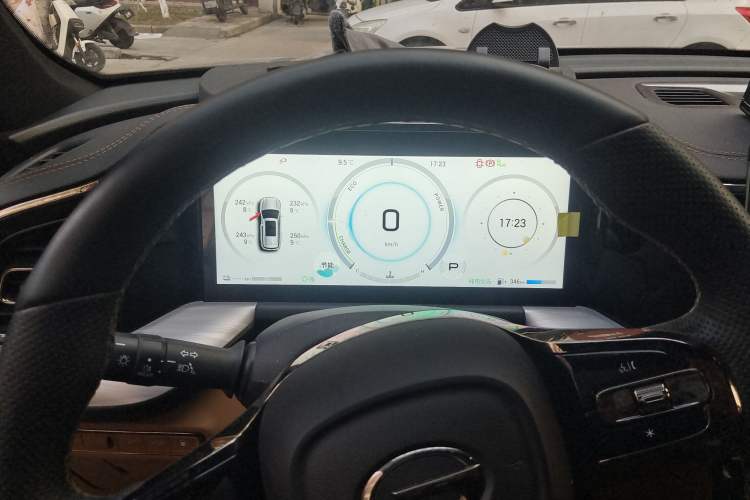Used GAC Trumpchi ES9 2024 PHEV with 143 km Max Instrument Cluster