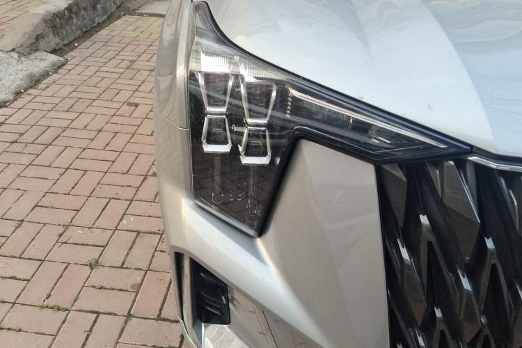 Used GAC Trumpchi ES9 2024 PHEV with 143 km Max Right Front Headlight
