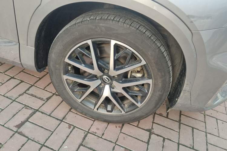 Used GAC Trumpchi ES9 2024 PHEV with 143 km Max Right Front Wheel Hub