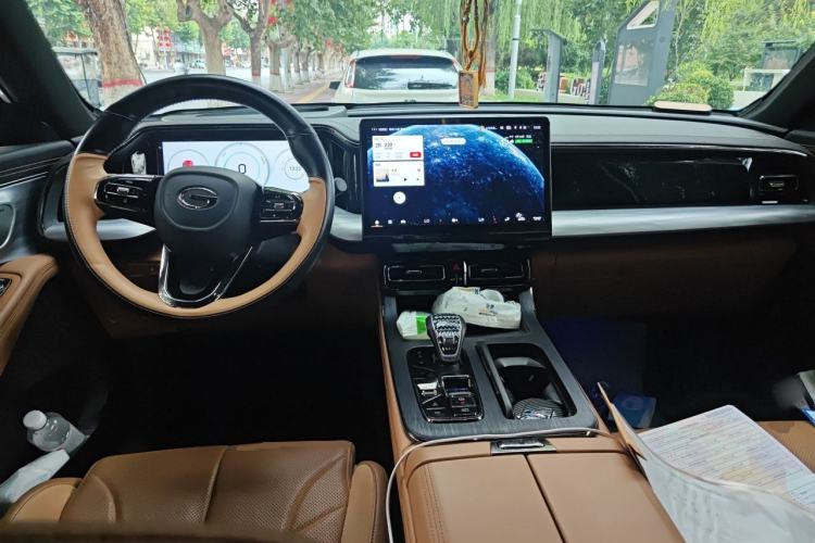 Used GAC Trumpchi ES9 2024 PHEV with 143 km Max Center Console