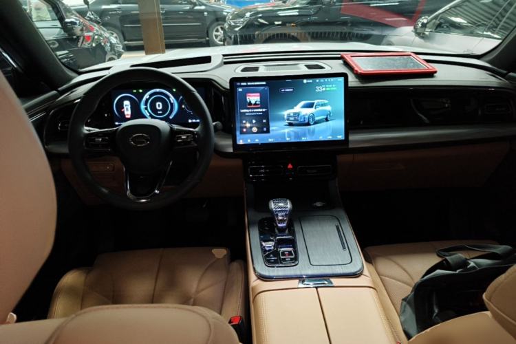 Used GAC Trumpchi ES9 2024 PHEV with 143 km Max Center Console