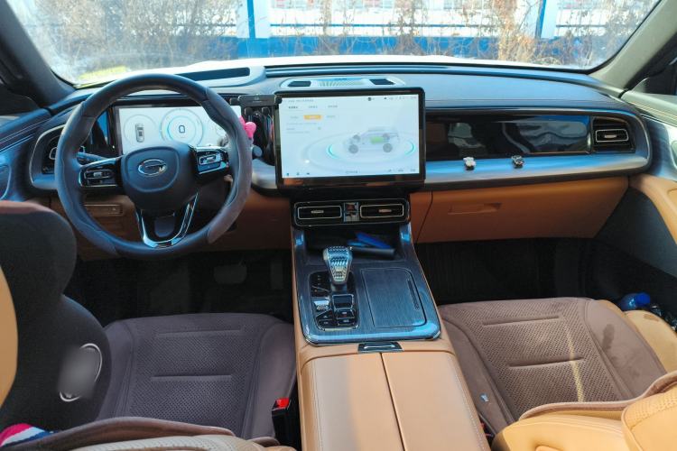 Used GAC Trumpchi ES9 2024 PHEV with 143 km Max Center Console