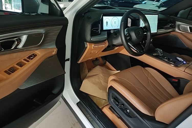 Used GAC Trumpchi ES9 2024 PHEV with 143 km Max Driver Seat