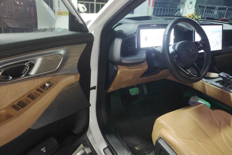 Used GAC Trumpchi ES9 2024 PHEV with 143 km Max Driver Seat