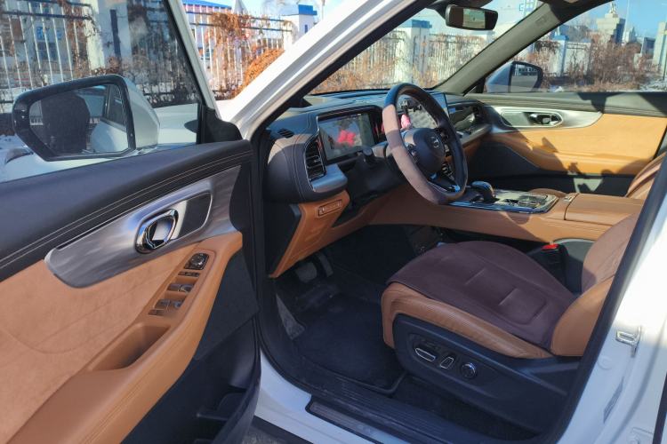 Used GAC Trumpchi ES9 2024 PHEV with 143 km Max Driver Seat