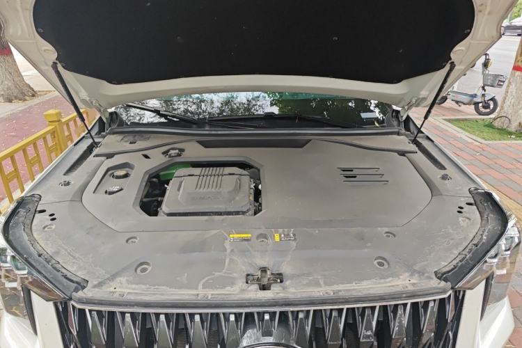 Used GAC Trumpchi ES9 2024 PHEV with 143 km Max Engine Bay