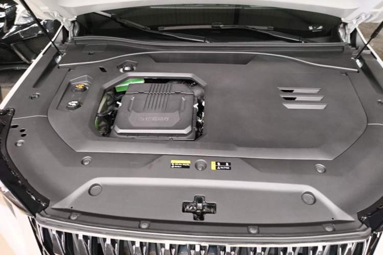 Used GAC Trumpchi ES9 2024 PHEV with 143 km Max Engine Bay