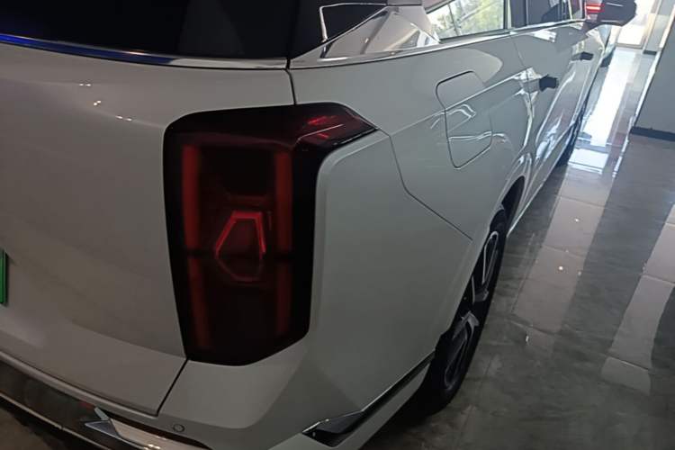 Used GAC Trumpchi ES9 2024 PHEV with 143 km Max Exterior 3